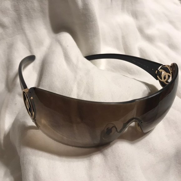 FLASH SALE! Chanel Shield Interlocking CC Sunglasses - purchased in Italy - Picture 5 of 12